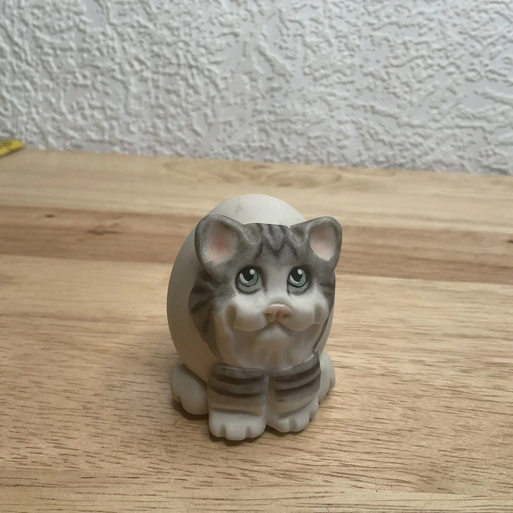 Allyson Nagel Cat Figurine Gray And White Egg Shaped Porcelain ArtistSigned Rare